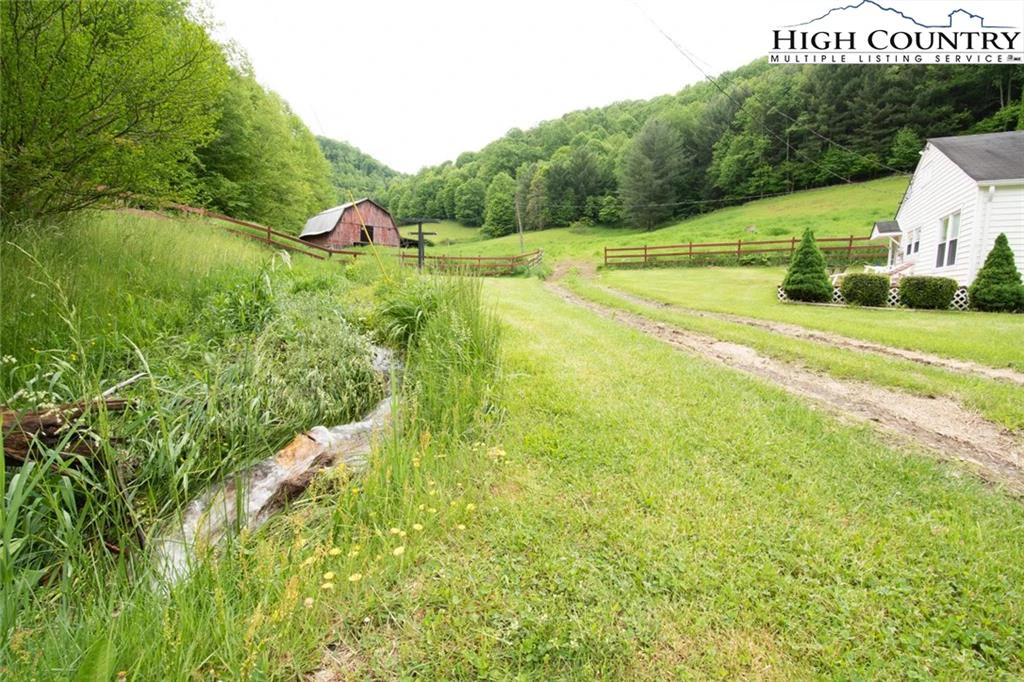 Image number 17 for the current listing