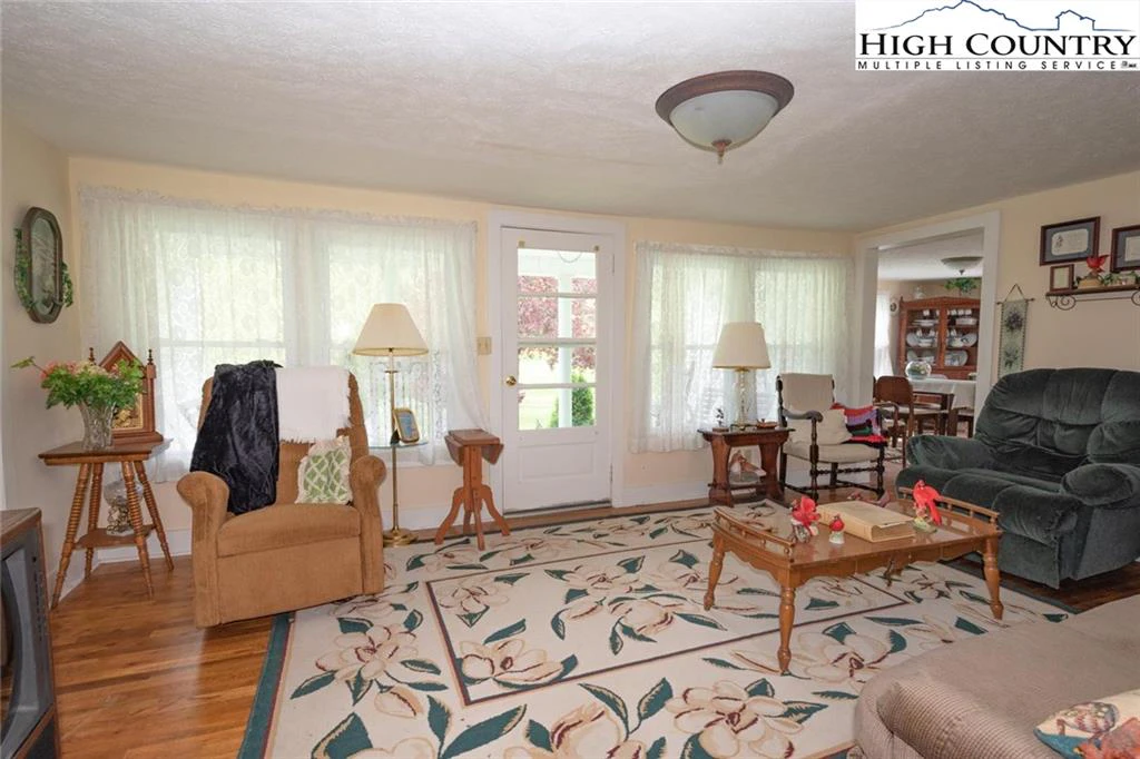 Image number 10 for the current listing
