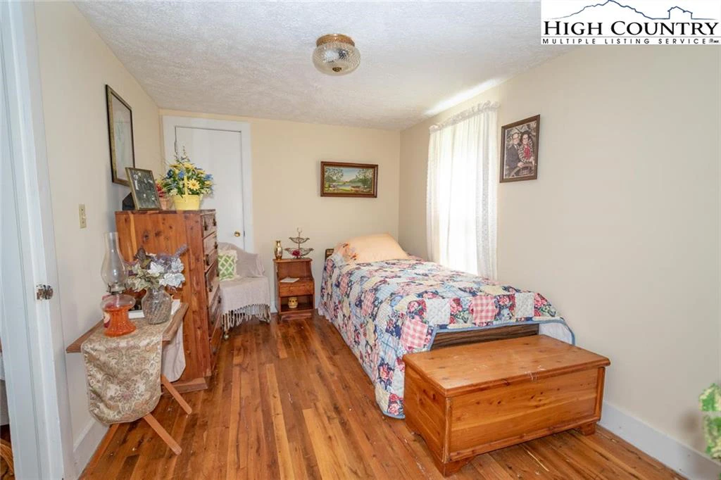 Image number 8 for the current listing