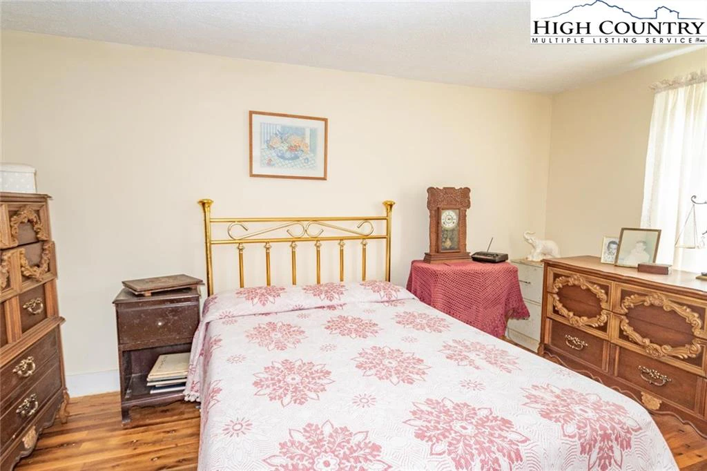 Image number 7 for the current listing