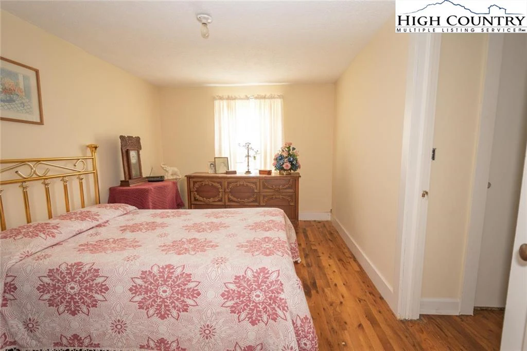 Image number 6 for the current listing