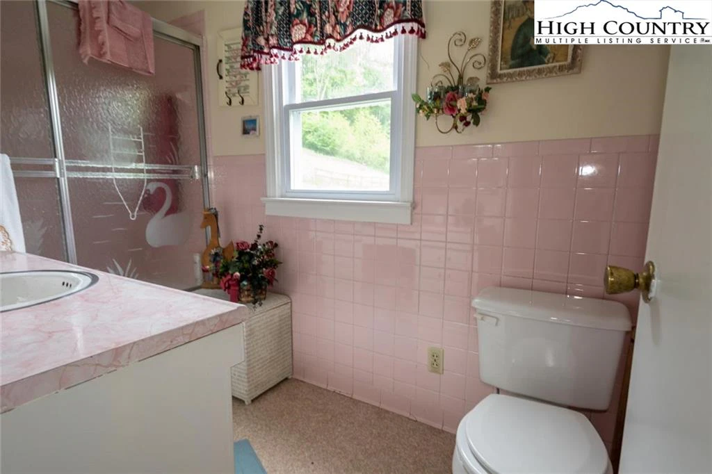 Image number 4 for the current listing