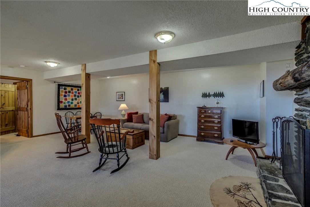 Image number 10 for the current listing