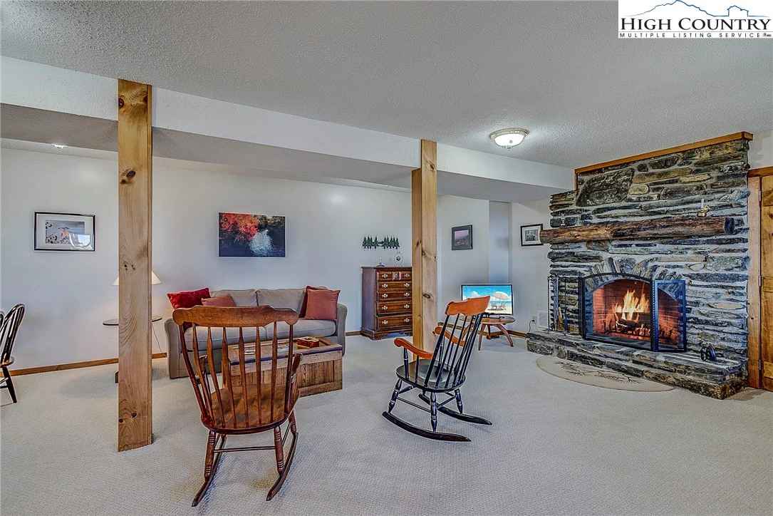 Image number 11 for the current listing