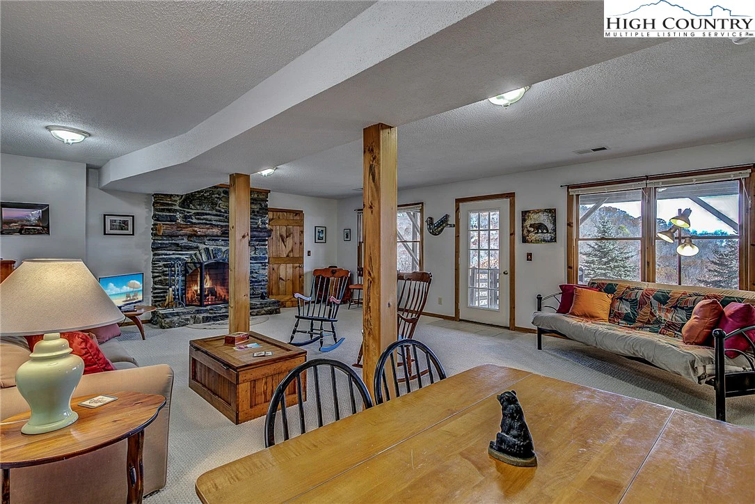 Image number 12 for the current listing