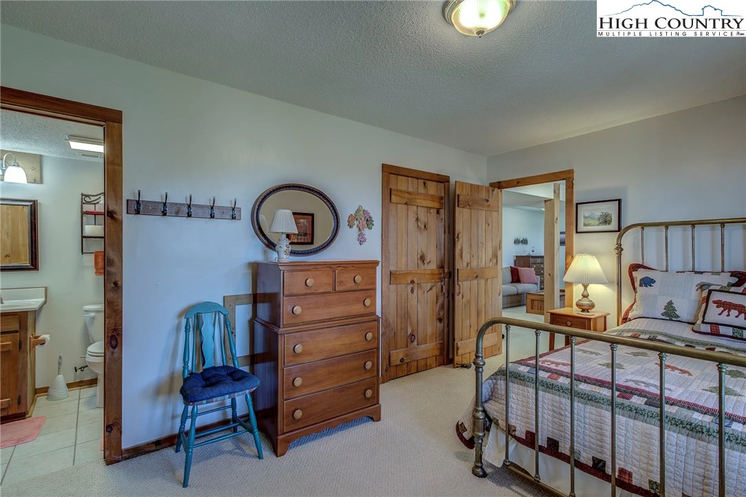 Image number 2 for the current listing