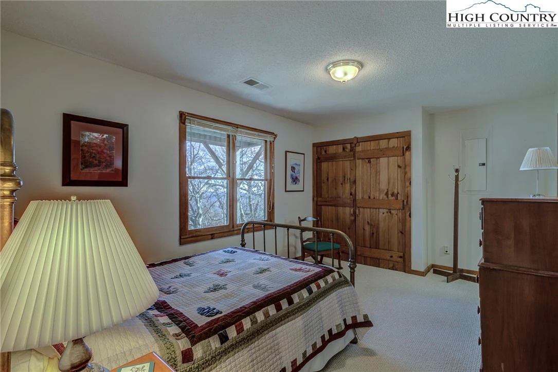 Image number 15 for the current listing