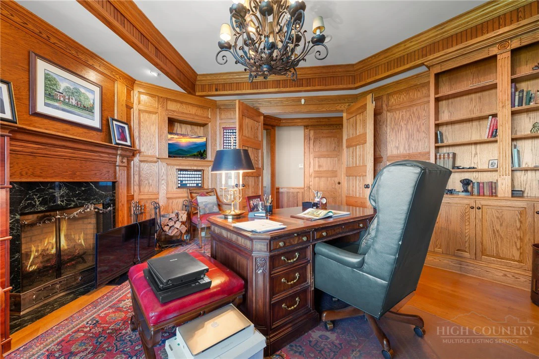 Image number 18 for the current listing