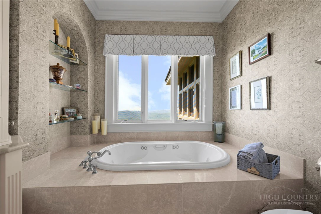 Image number 3 for the current listing