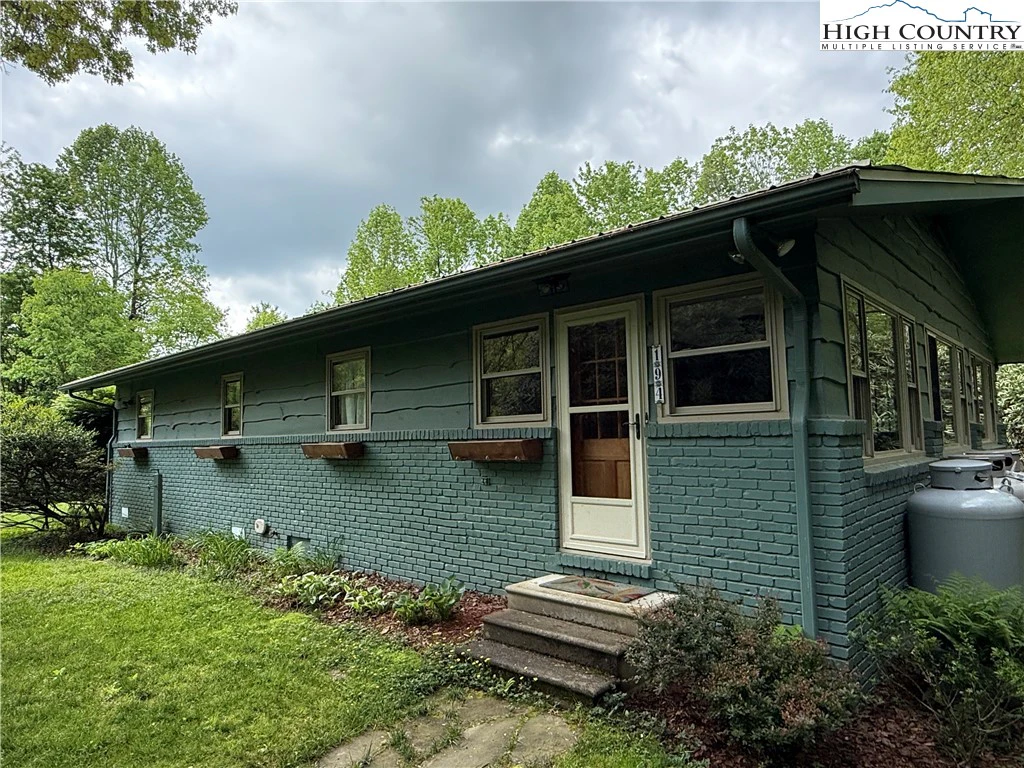 Image number 3 for the current listing