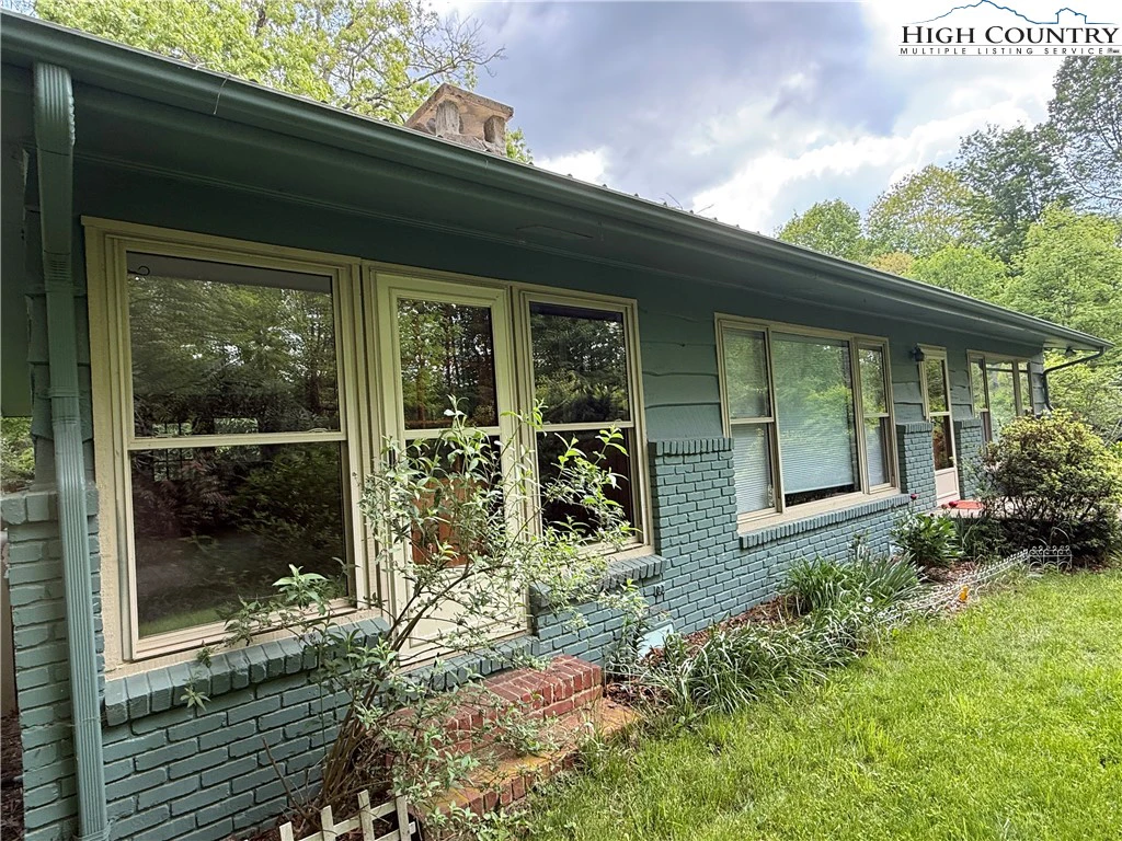 Image number 4 for the current listing