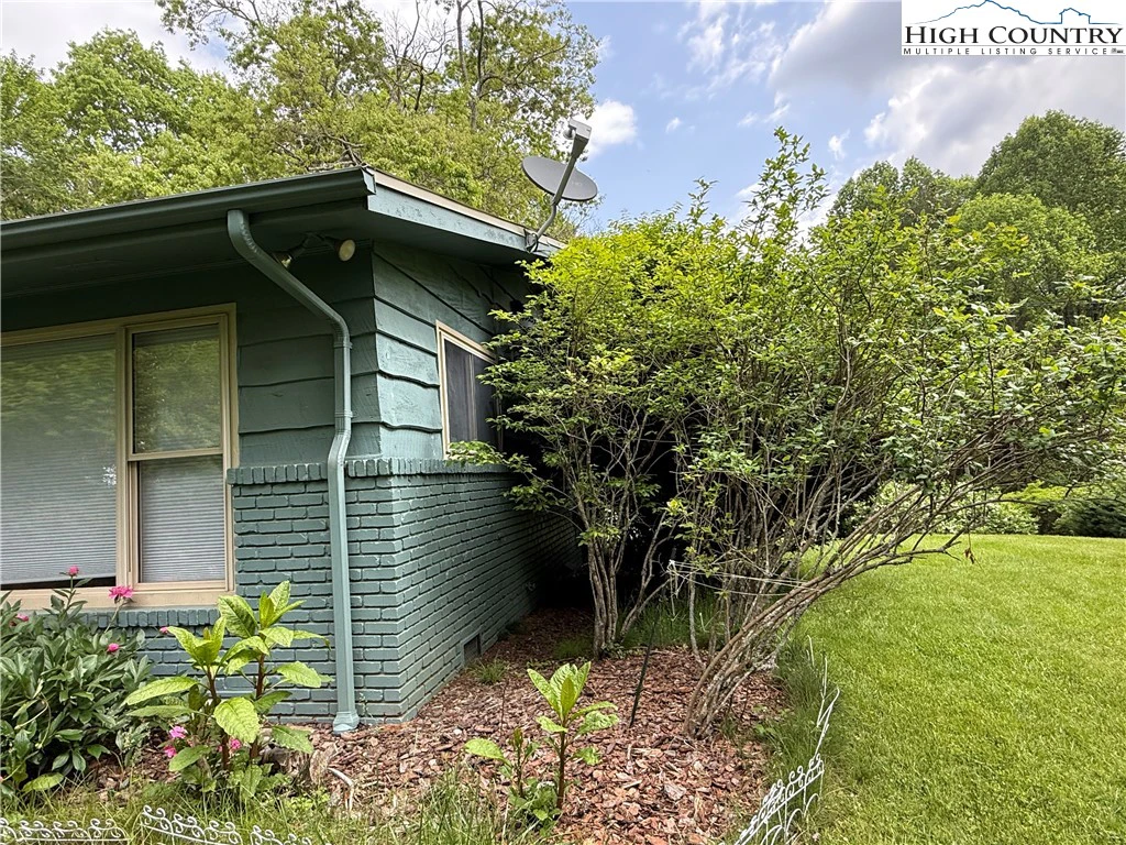 Image number 7 for the current listing