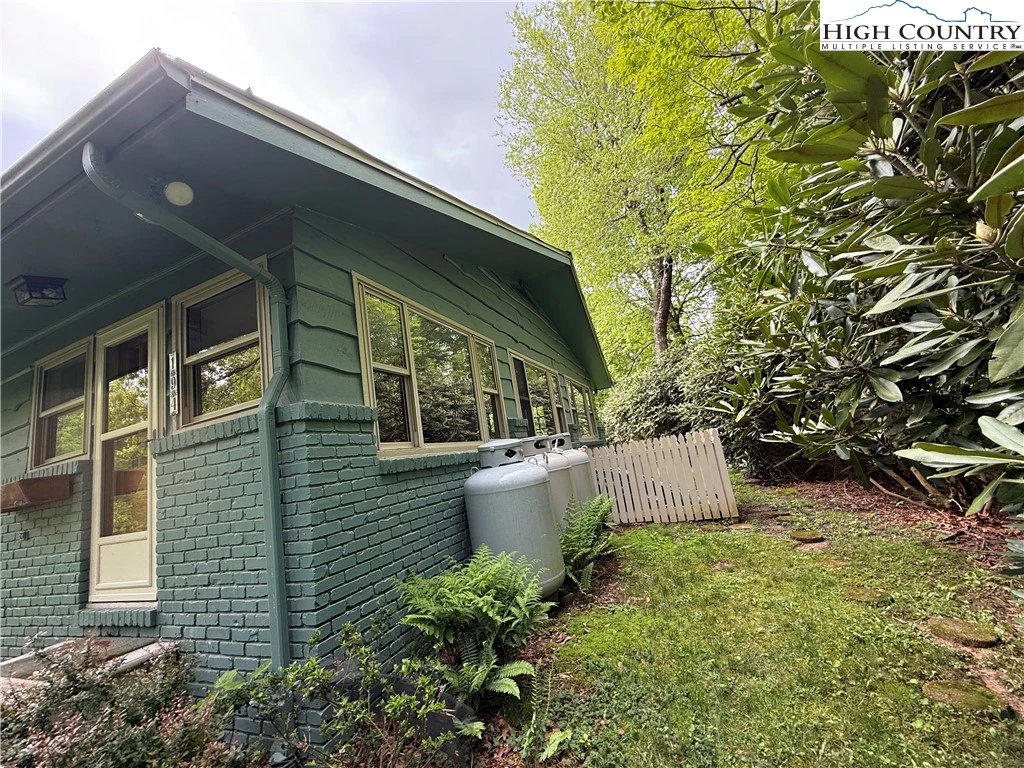 Image number 9 for the current listing