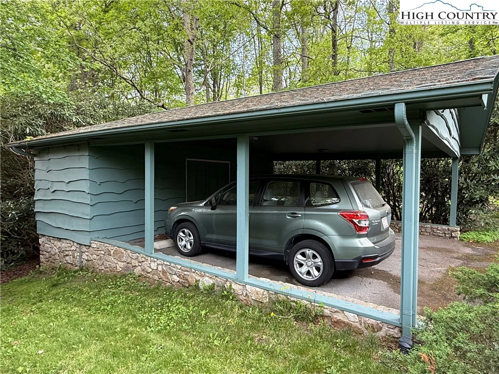 Image number 11 for the current listing