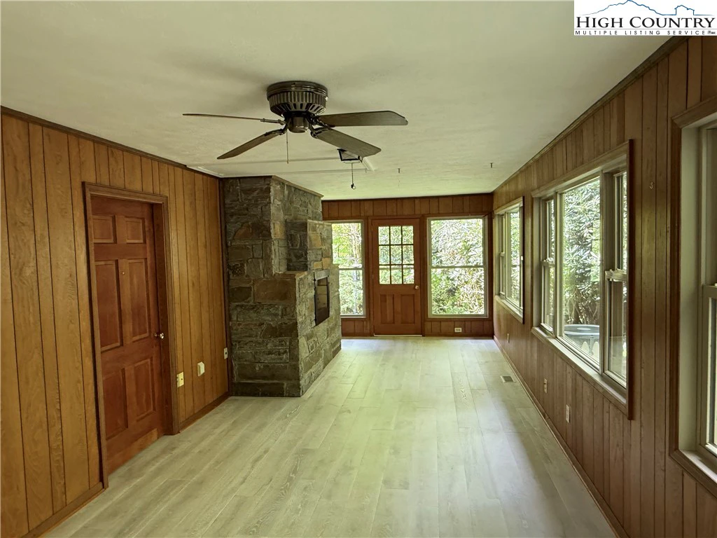 Image number 12 for the current listing
