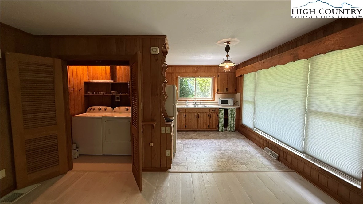 Image number 19 for the current listing