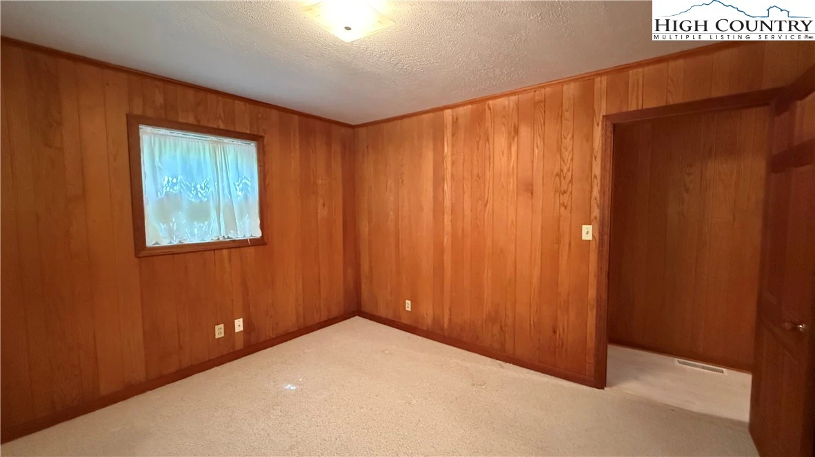 Image number 21 for the current listing