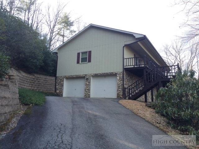 Image number 1 for the current listing