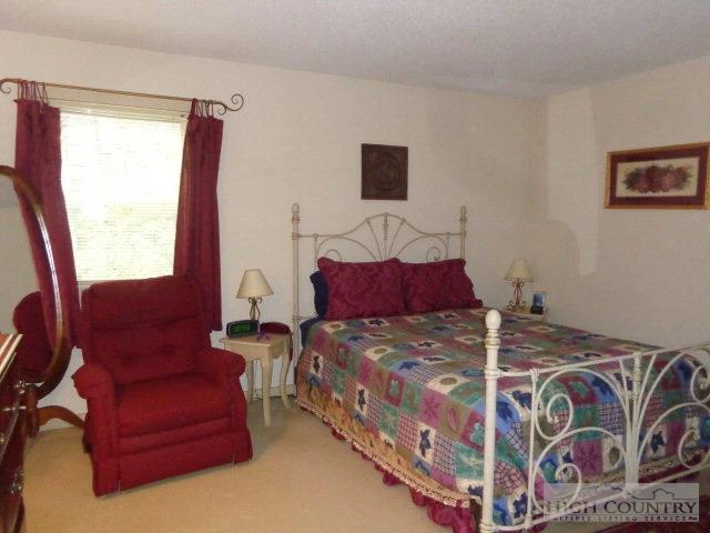 Image number 4 for the current listing