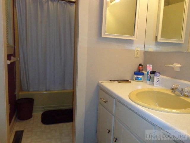 Image number 3 for the current listing