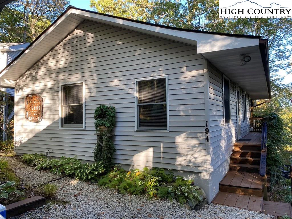 Image number 1 for the current listing