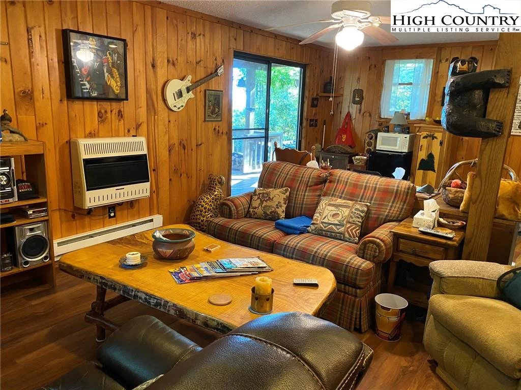 Image number 19 for the current listing