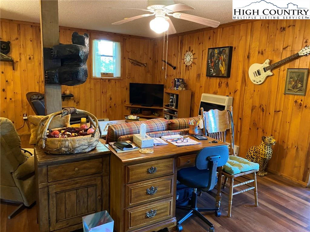 Image number 10 for the current listing