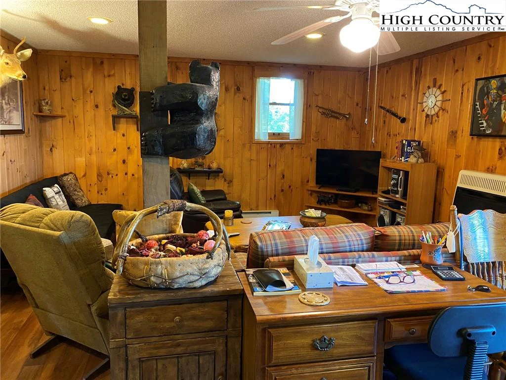 Image number 18 for the current listing