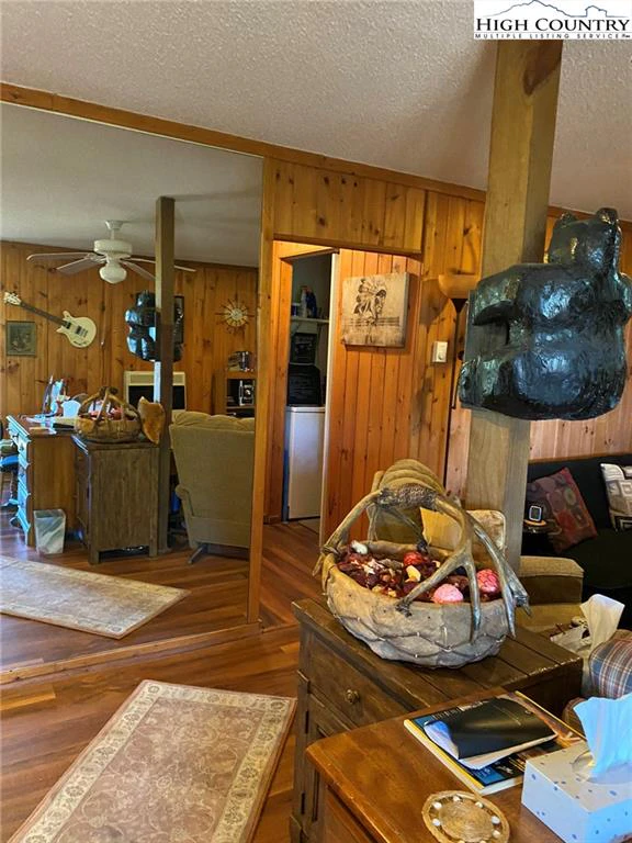 Image number 3 for the current listing