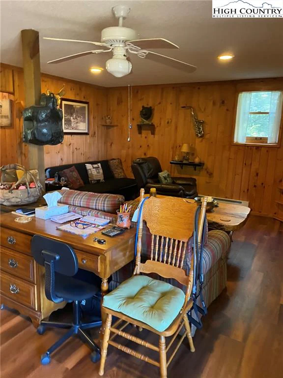 Image number 4 for the current listing
