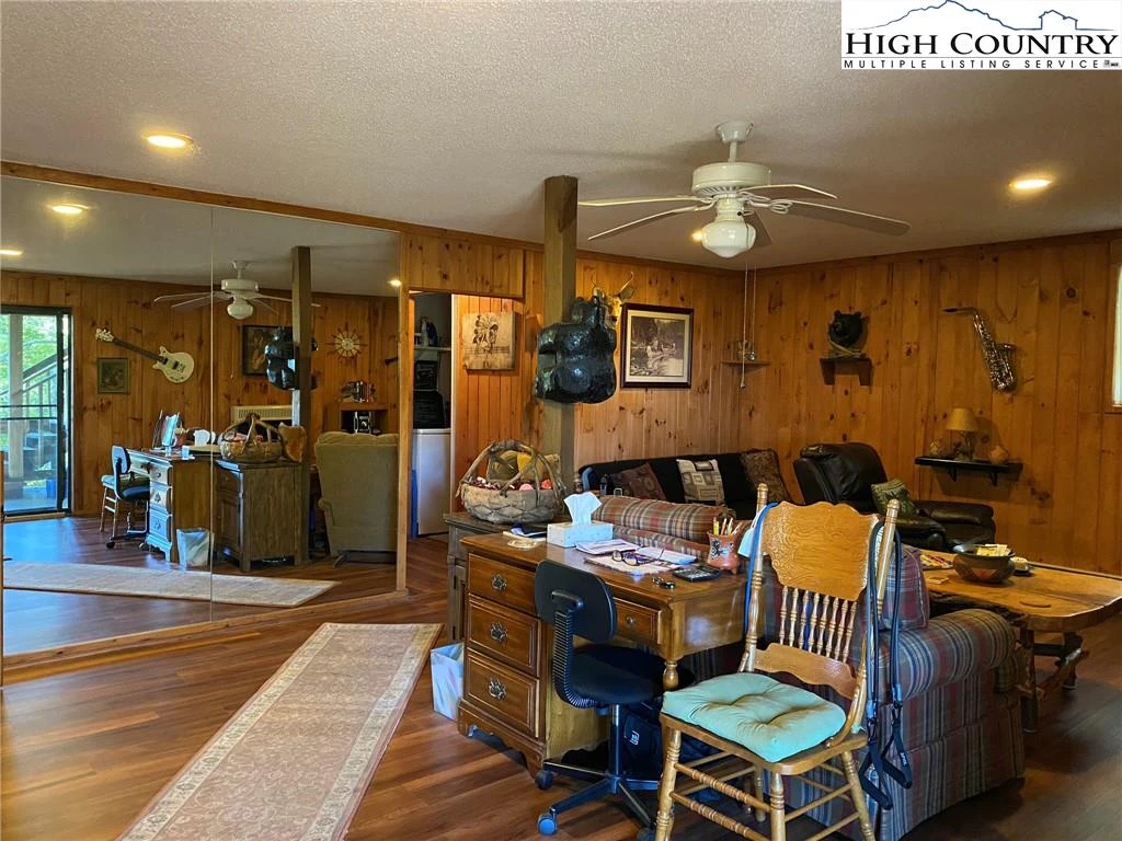 Image number 5 for the current listing