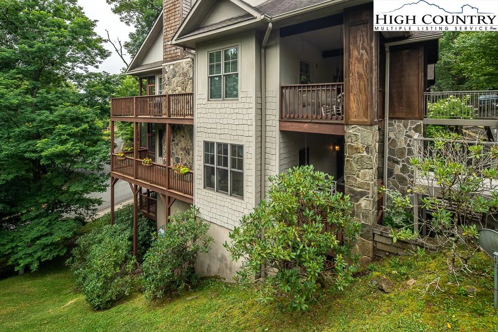 Image number 1 for the current listing