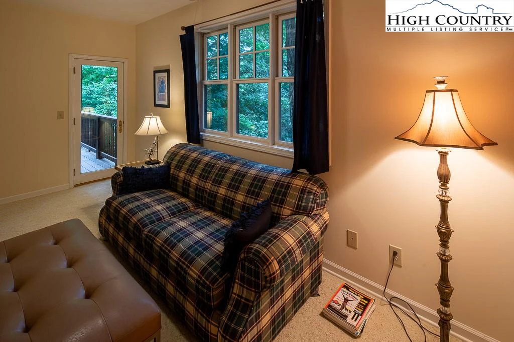 Image number 2 for the current listing