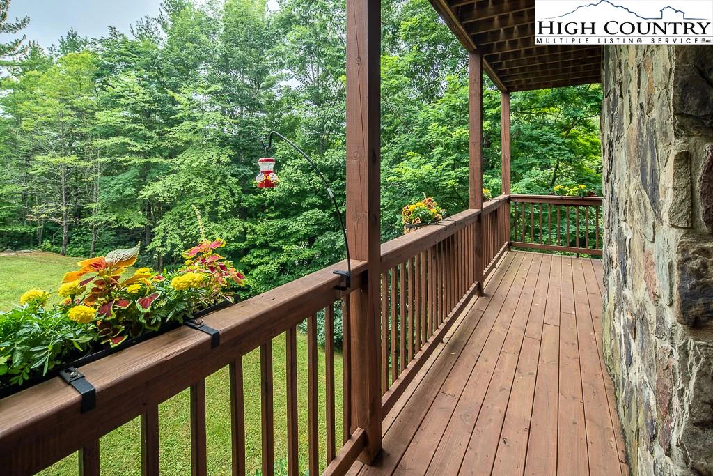 Image number 16 for the current listing