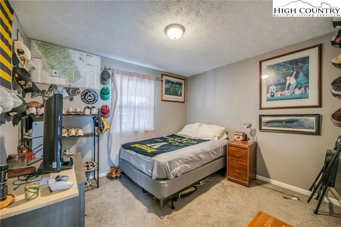 Image number 18 for the current listing