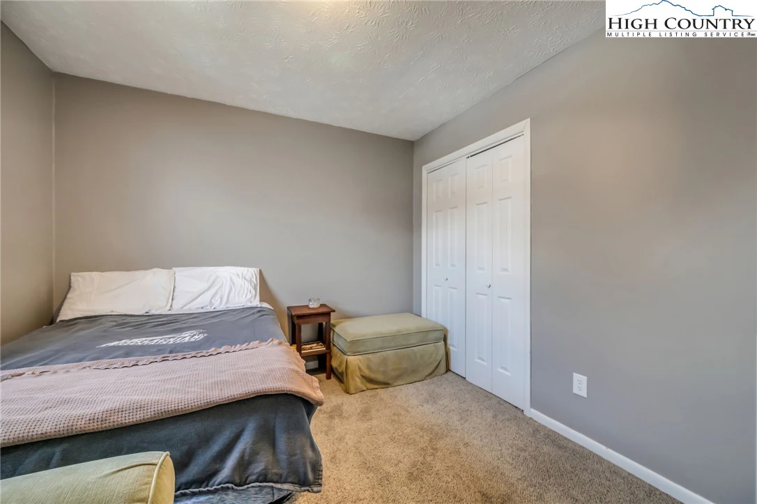 Image number 15 for the current listing
