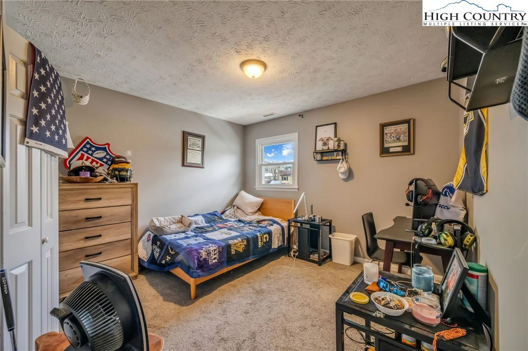 Image number 14 for the current listing