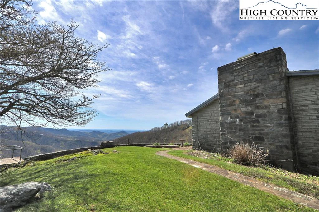 Image number 31 for the current listing