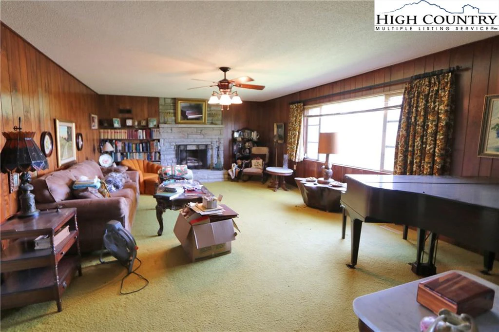 Image number 4 for the current listing