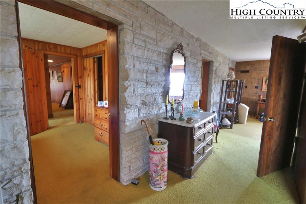 Image number 8 for the current listing