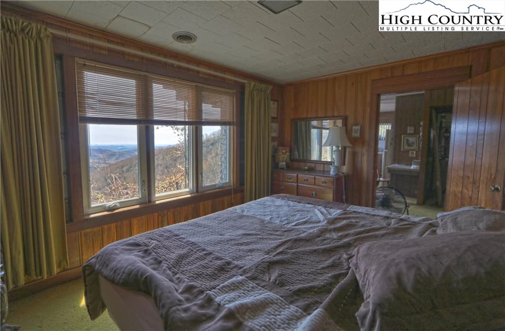 Image number 9 for the current listing