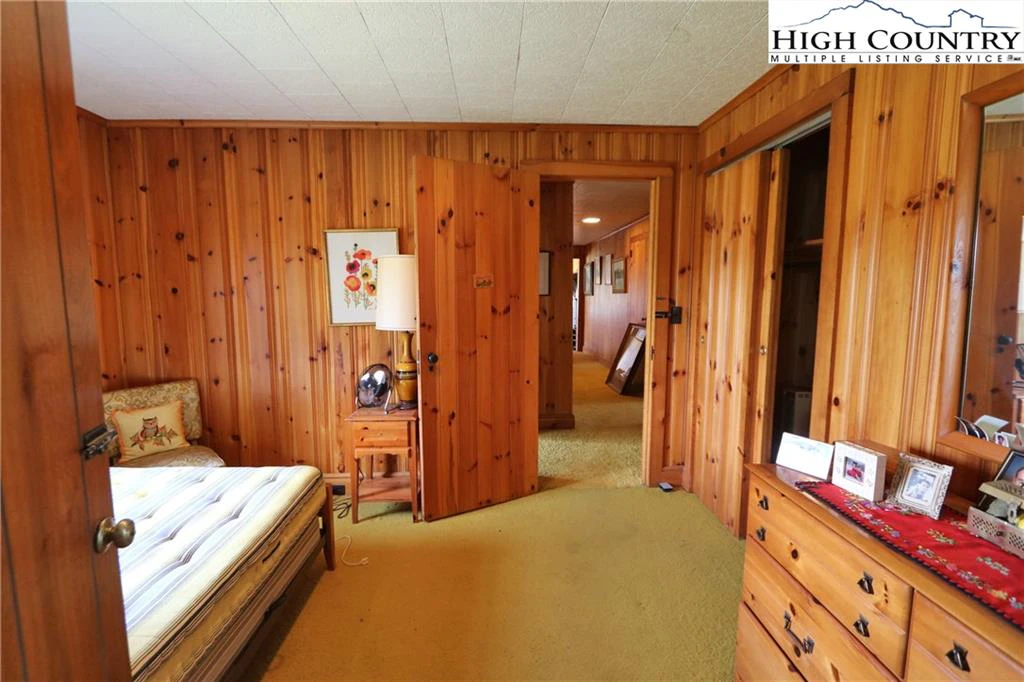 Image number 10 for the current listing