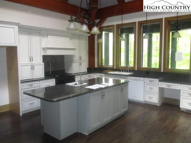 Image number 2 for the current listing