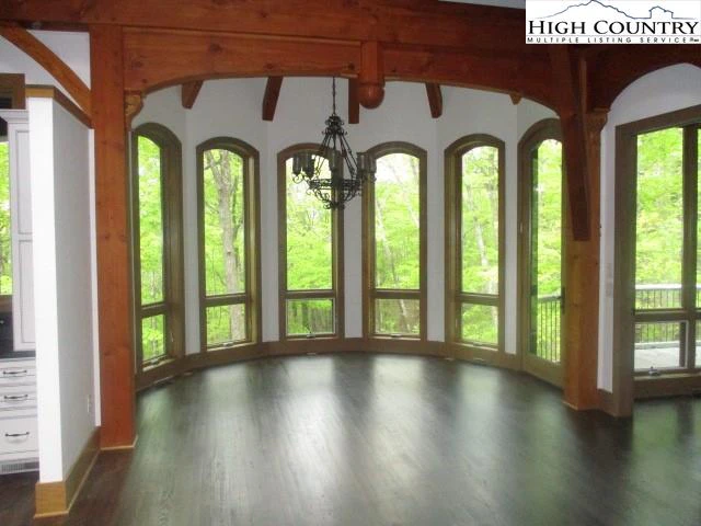 Image number 11 for the current listing