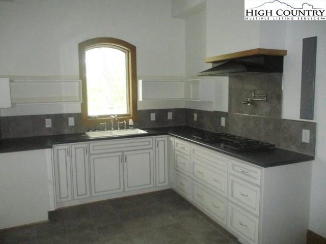 Image number 10 for the current listing