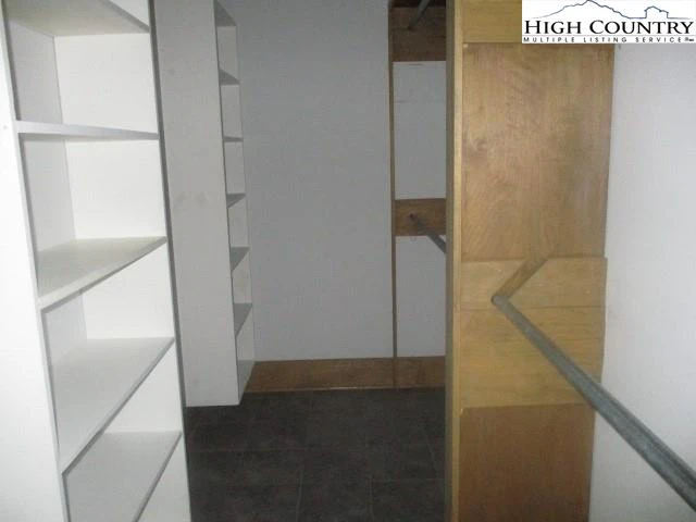 Image number 8 for the current listing
