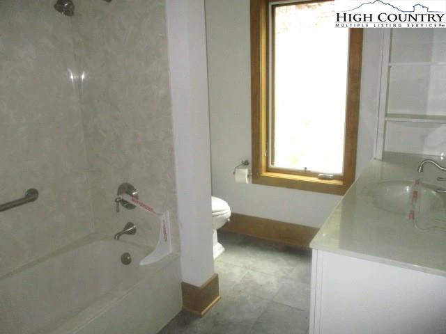 Image number 6 for the current listing