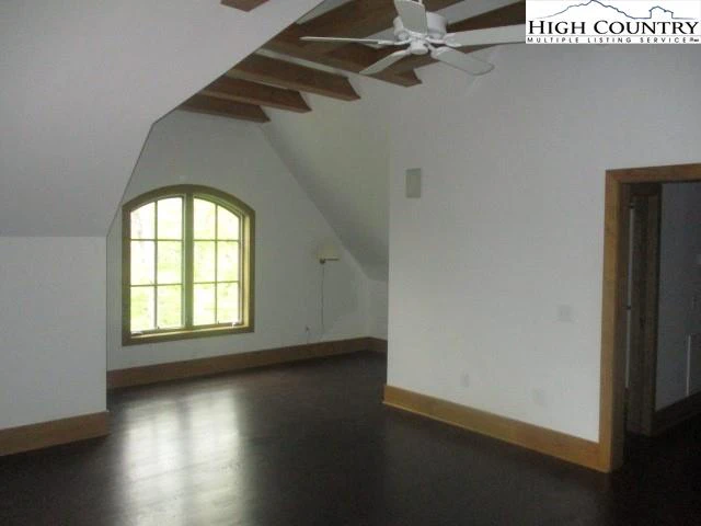 Image number 4 for the current listing