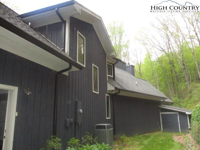 Image number 19 for the current listing