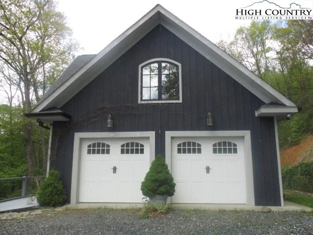 Image number 18 for the current listing